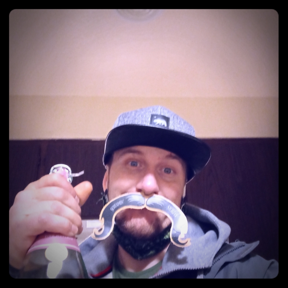 Meet your Posher, Tee